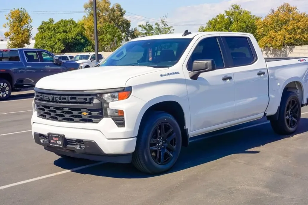 2023 Chevrolet Silverado Custom photo 1