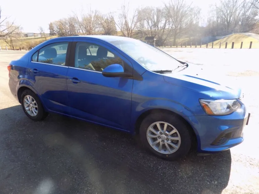 2019 Chevrolet Sonic LT photo 1