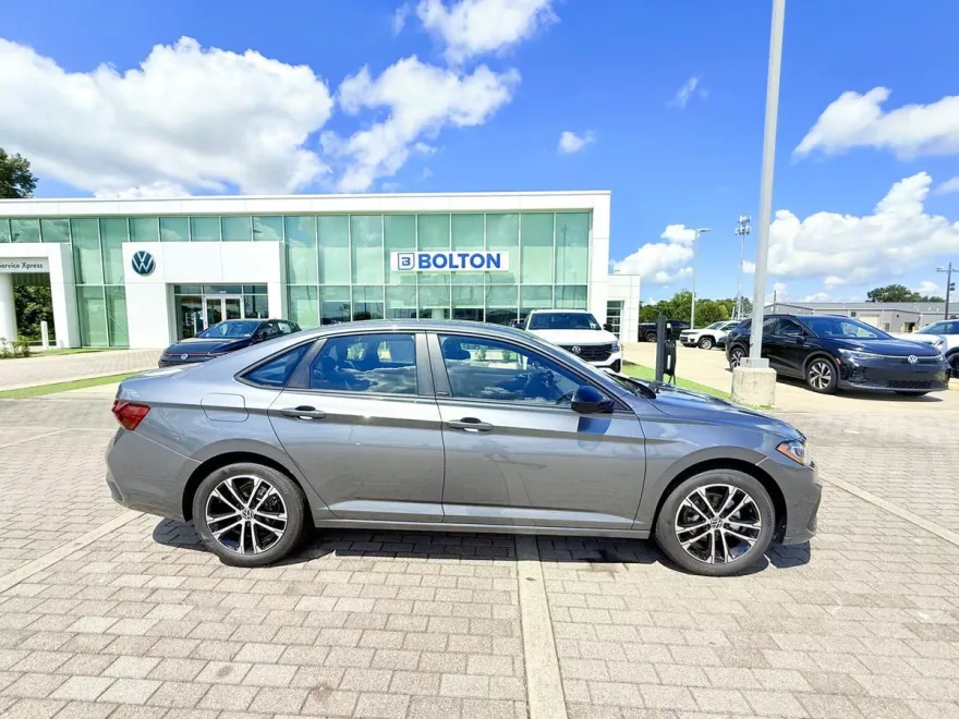2025 Volkswagen Jetta 1.5T Sport photo 1