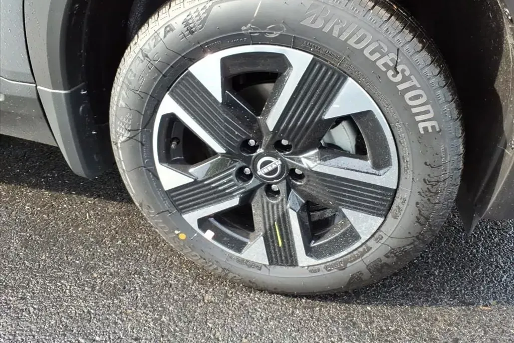2025 Nissan Kicks SV photo 1