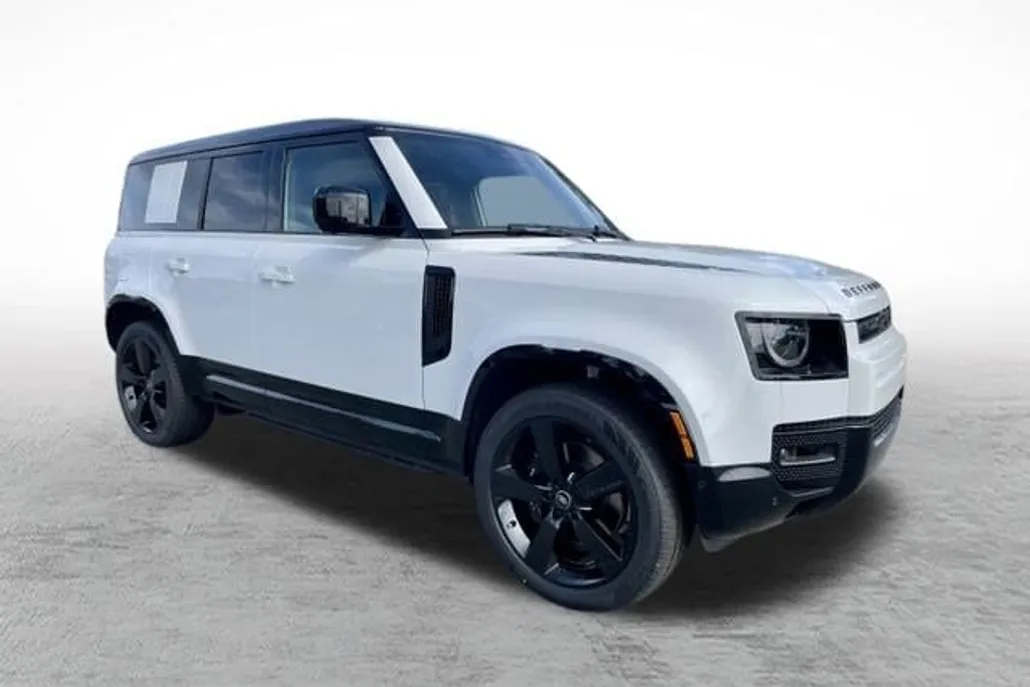 2025 Land Rover Defender 110 V8 photo 1