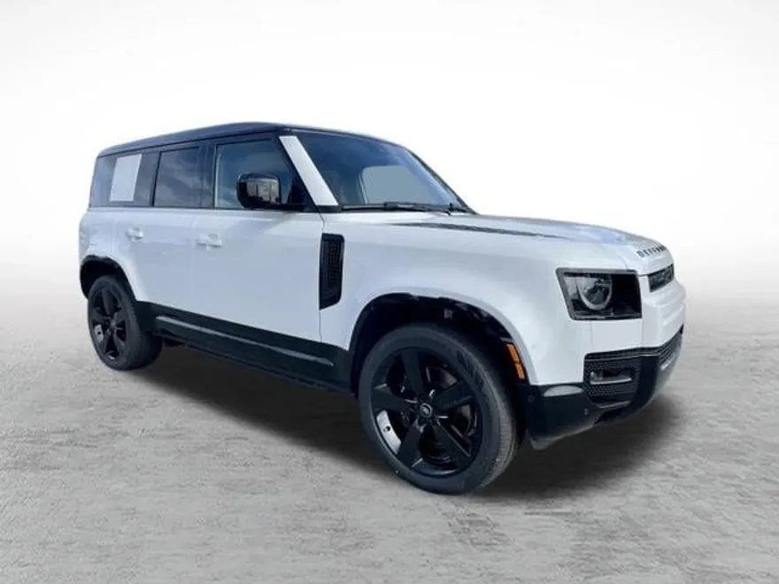 2025 Land Rover Defender 110 V8 photo 1