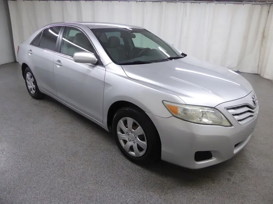 2011 Toyota Camry LE photo 1