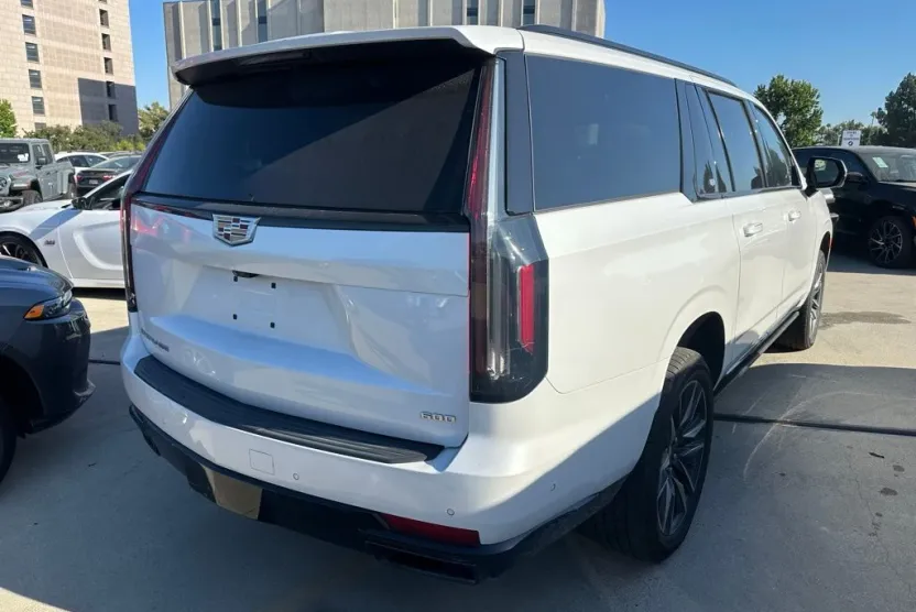 2023 Cadillac Escalade ESV Sport Platinum photo 1