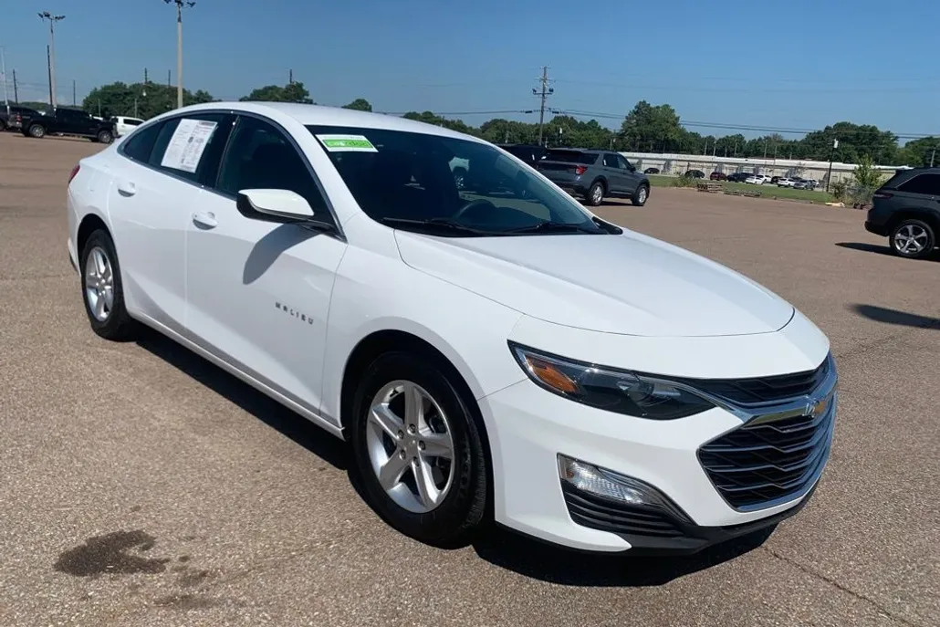 2024 Chevrolet Malibu LS photo 1
