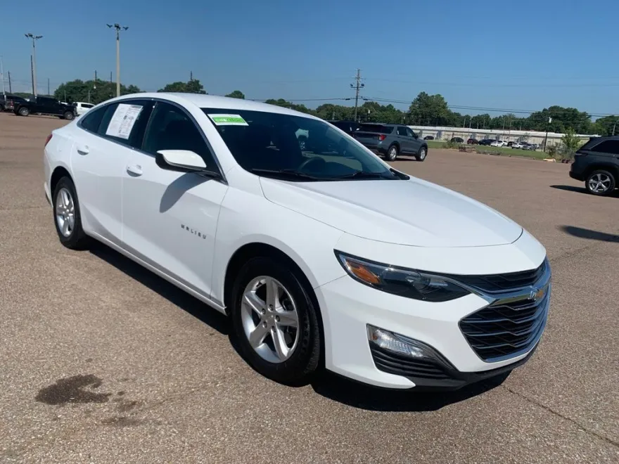 2024 Chevrolet Malibu LS photo 1