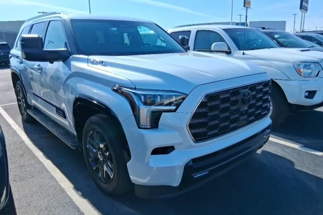 2024 Toyota Sequoia Platinum photo 1