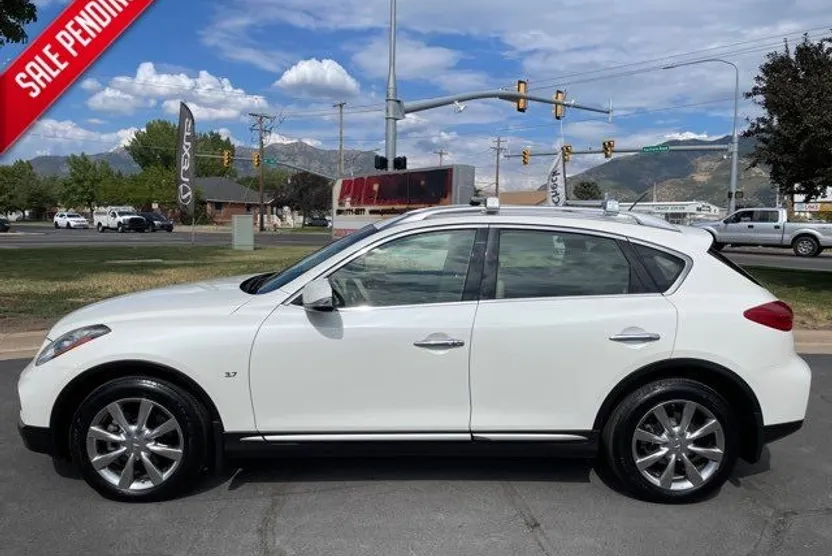 2017 Infiniti QX50 Premium photo 1