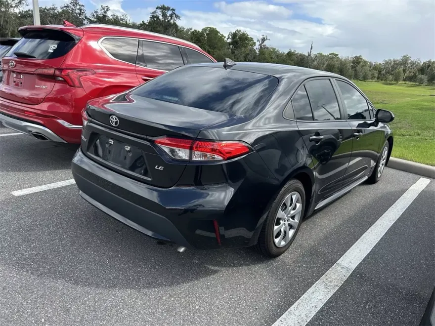 2020 Toyota Corolla LE photo 1