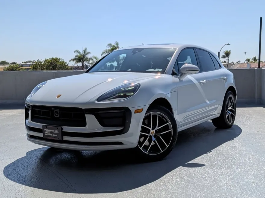 2024 Porsche Macan T photo 1