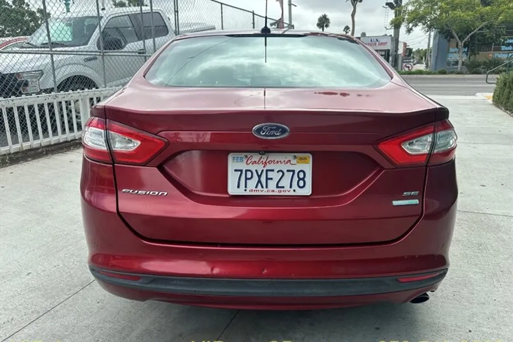2016 Ford Fusion SE photo 1