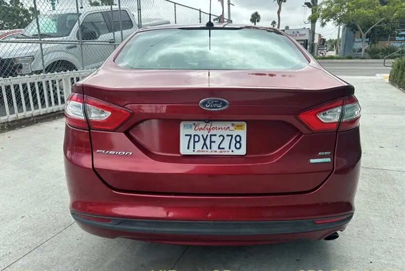 2016 Ford Fusion SE photo 1