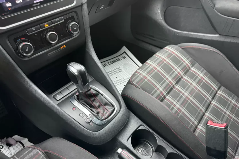 2012 Volkswagen Golf GTI Base photo 1
