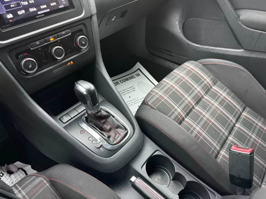 2012 Volkswagen Golf GTI Base photo 1