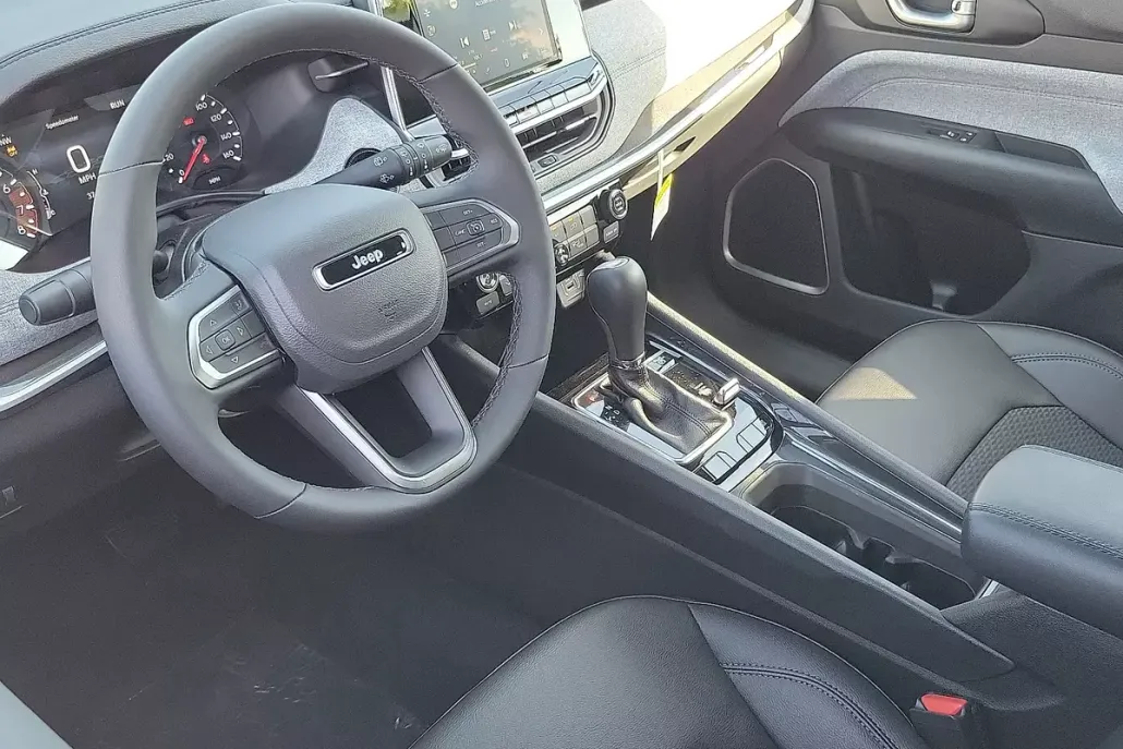 2025 Jeep Compass Latitude photo 1