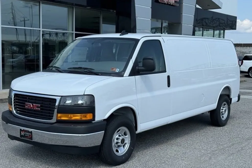 2025 Gmc Savana Cargo 3500 photo 1