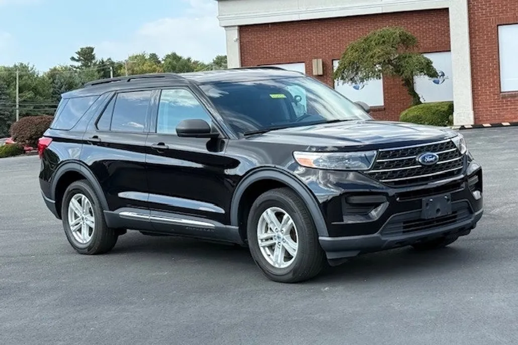 2022 Ford Explorer XLT photo 1