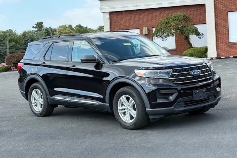 2022 Ford Explorer XLT photo 1