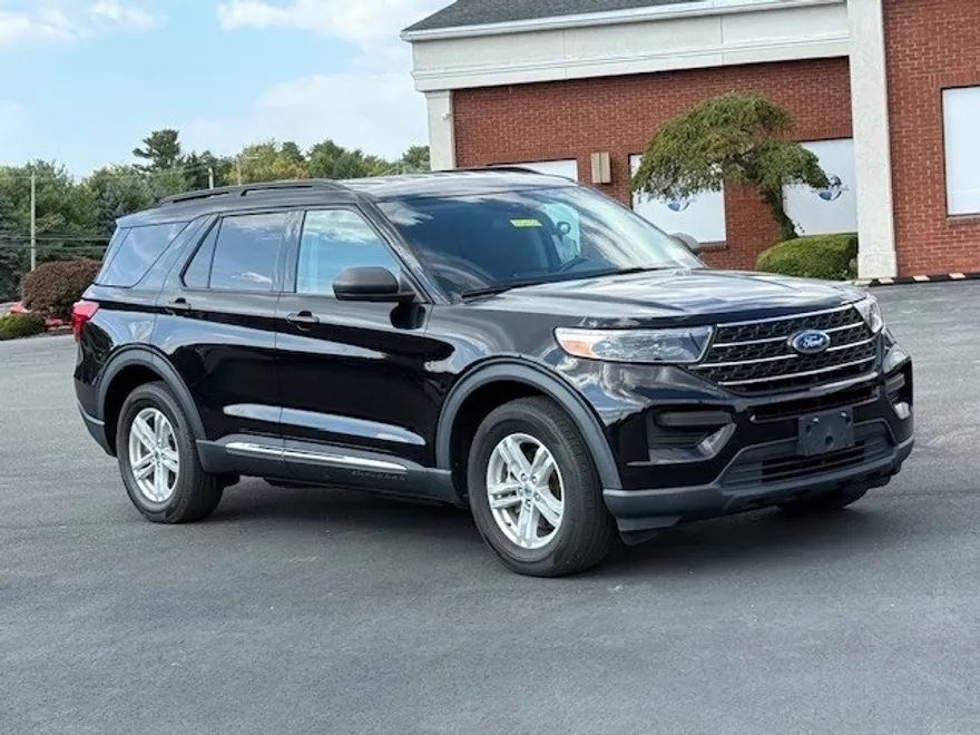 2022 Ford Explorer XLT photo 1