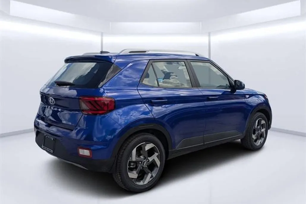 2025 Hyundai Venue SEL photo 1