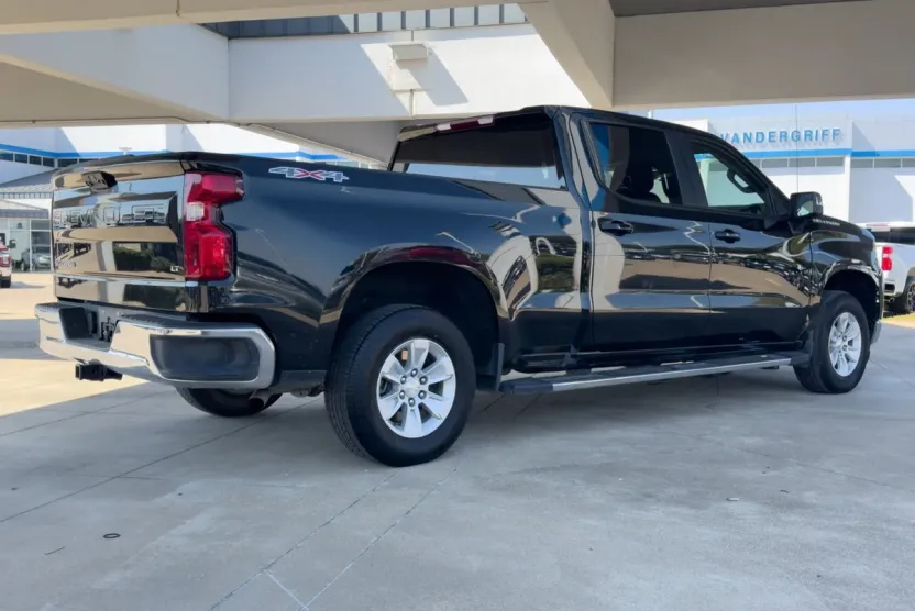 2024 Chevrolet Silverado LT photo 1