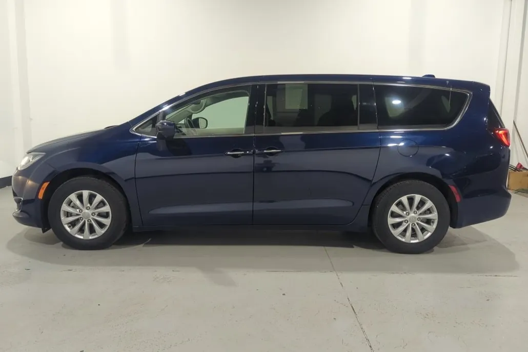 2019 Chrysler Pacifica Touring Plus photo 1