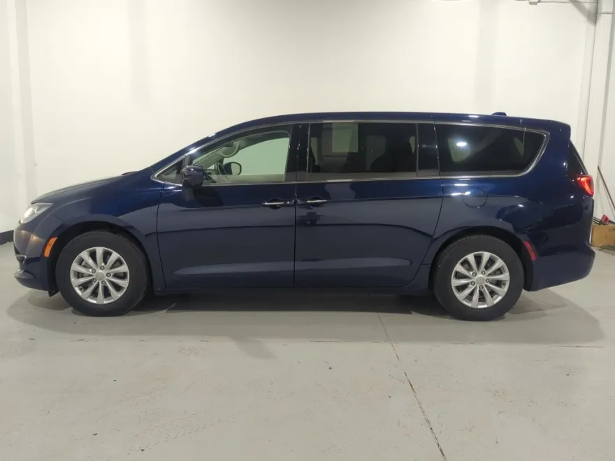 2019 Chrysler Pacifica Touring Plus photo 1