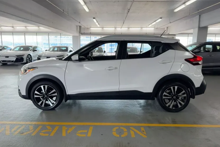 2019 Nissan Kicks SV photo 1