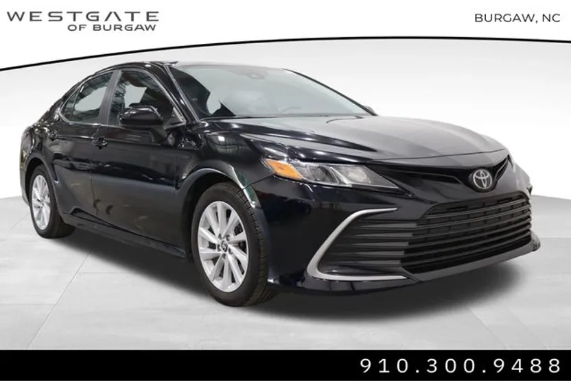 2022 Toyota Camry LE photo 1