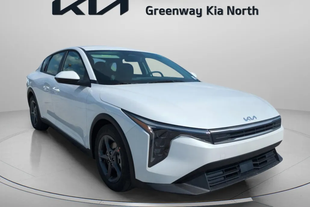 2025 Kia K4 LXS photo 1
