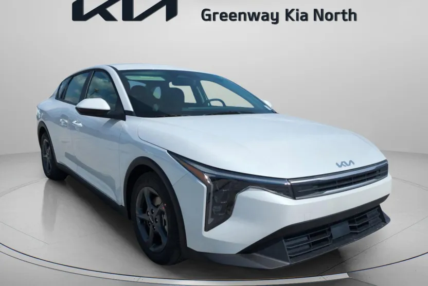2025 Kia K4 LXS photo 1