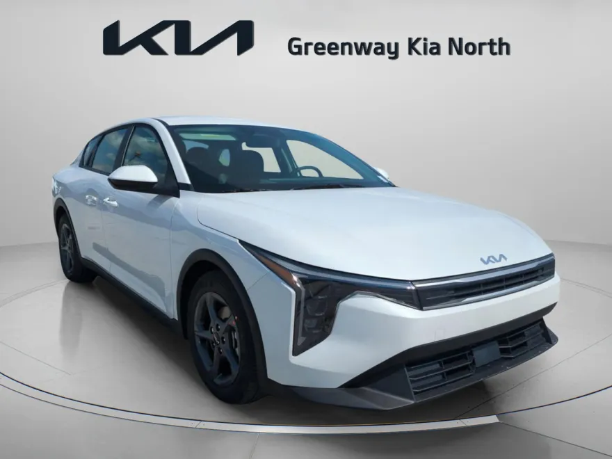 2025 Kia K4 LXS photo 1