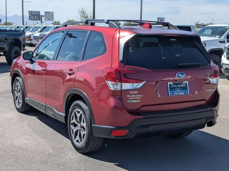 2021 Subaru Forester Premium photo 1
