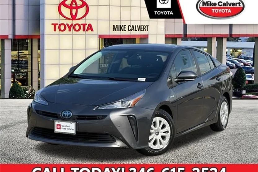 2021 Toyota Prius LE photo 1