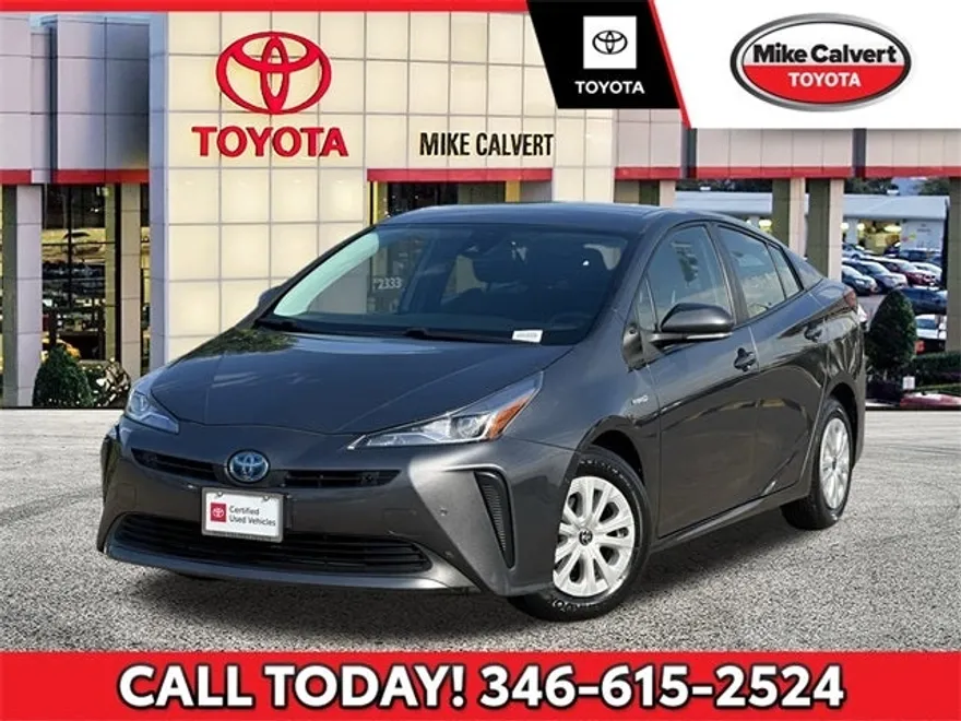 2021 Toyota Prius LE photo 1