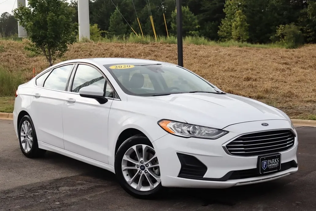 2020 Ford Fusion SE photo 1