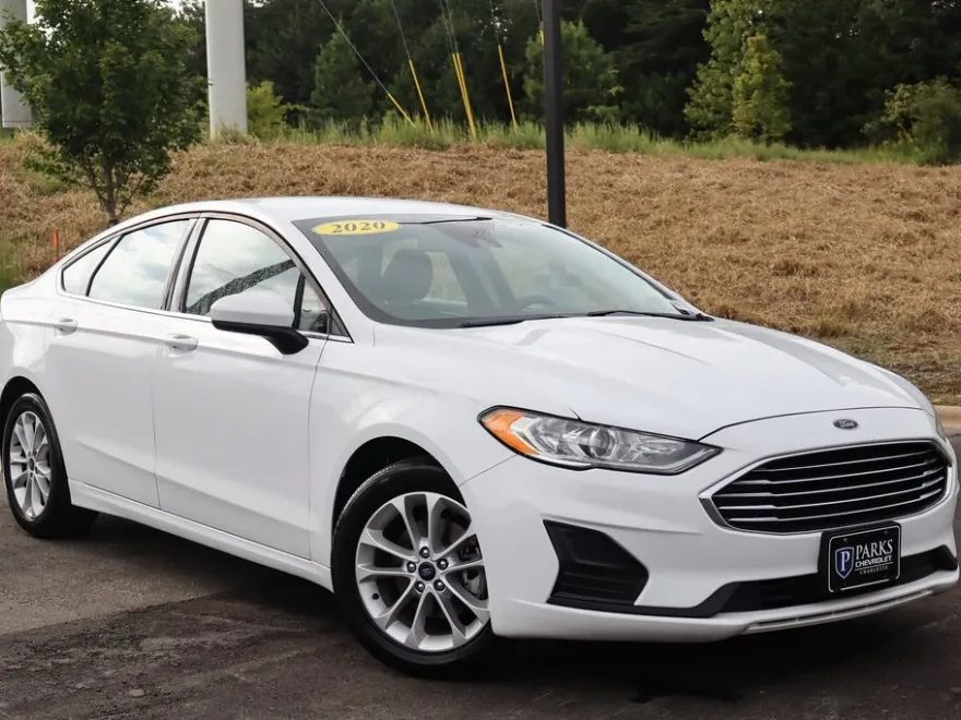 2020 Ford Fusion SE photo 1