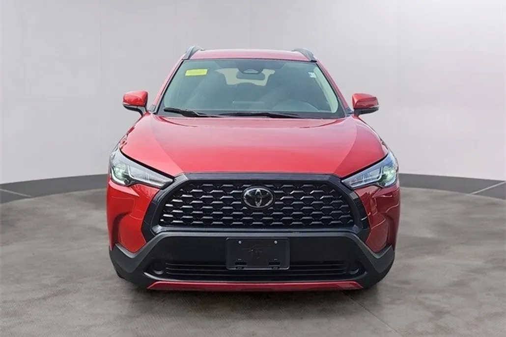 2023 Toyota Corolla Cross LE photo 1