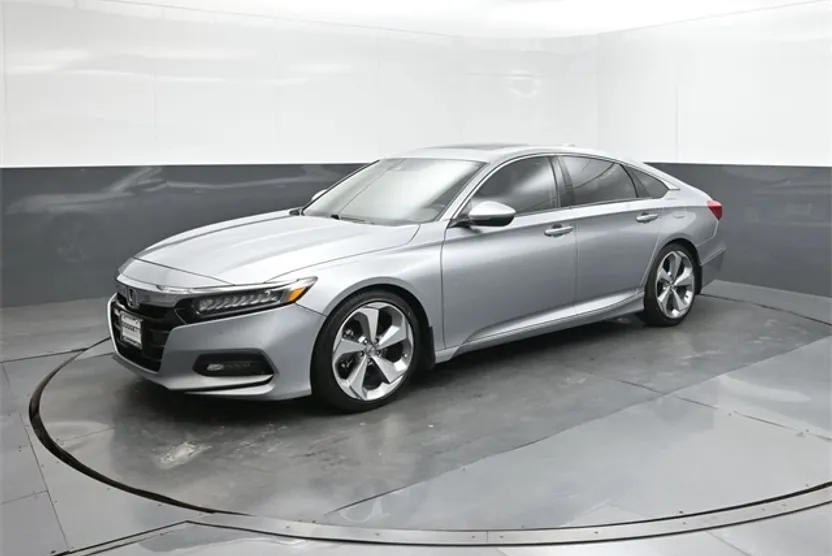 2018 Honda Accord Touring 2.0T photo 1
