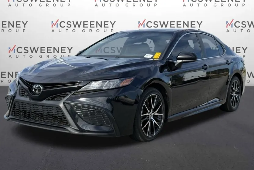 2021 Toyota Camry SE photo 1