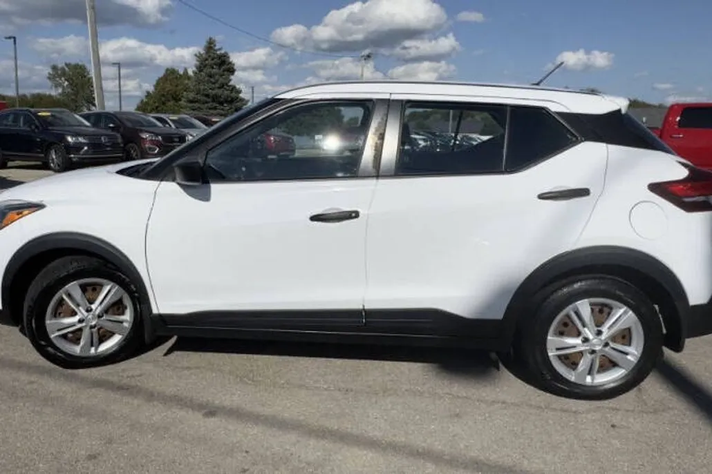 2020 Nissan Kicks S photo 1