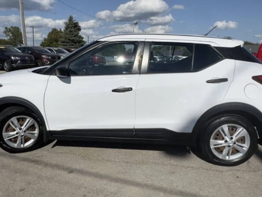 2020 Nissan Kicks S photo 1