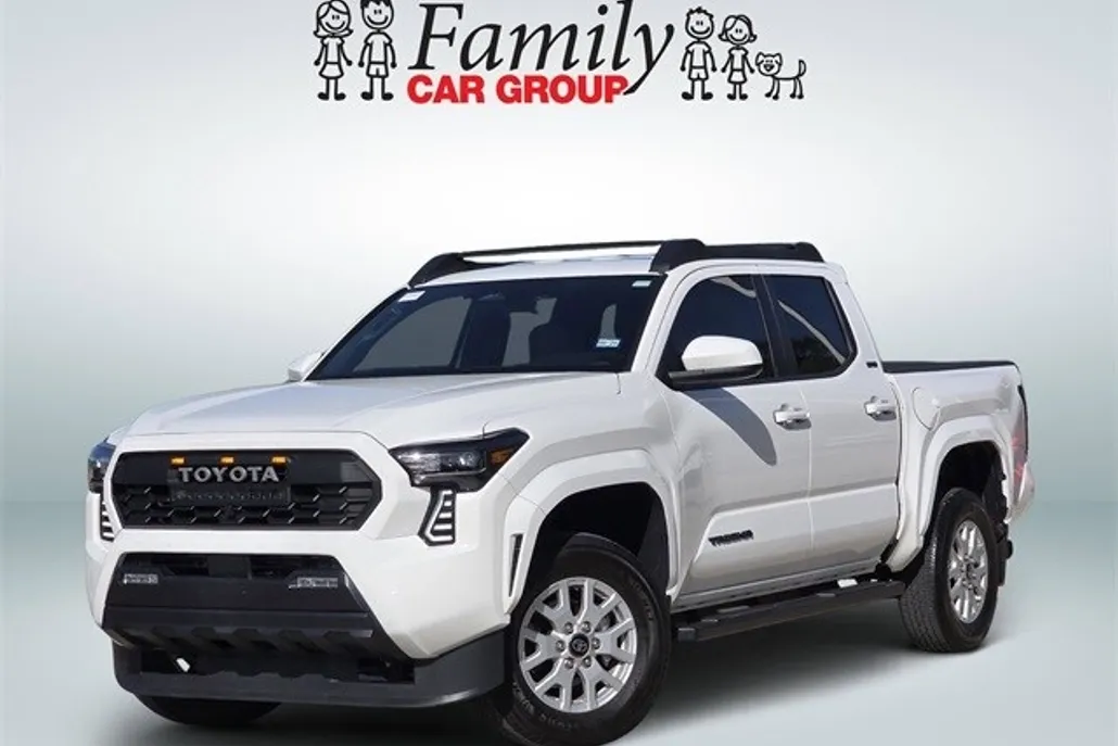 2024 Toyota Tacoma SR5 photo 1