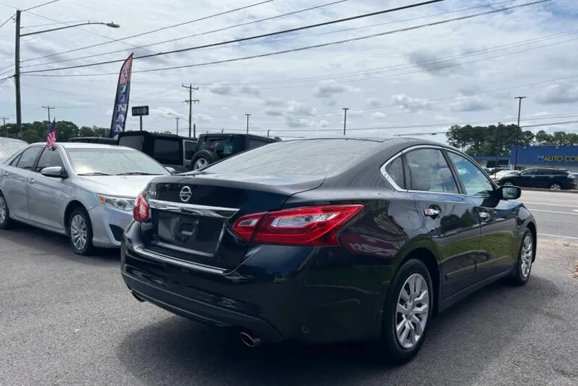 2017 Nissan Altima 2.5 S photo 1