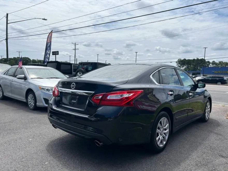 2017 Nissan Altima 2.5 S photo 1