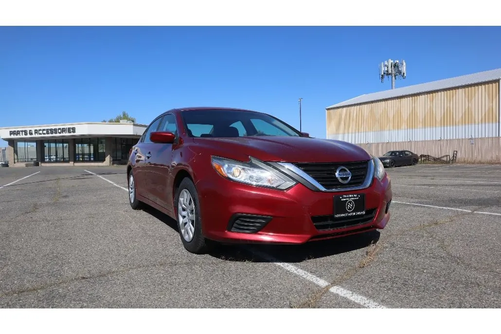 2016 Nissan Altima 2.5 S photo 1