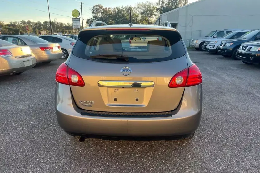 2014 Nissan Rogue Select S photo 1