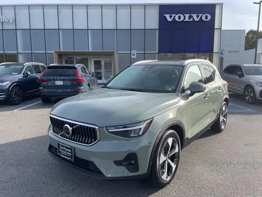 2023 Volvo XC40 AWD Plus photo 1