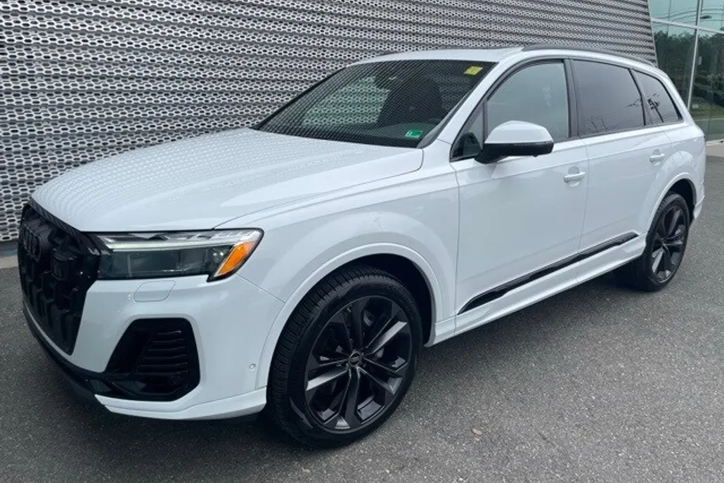 2025 Audi Q7 55 Premium Plus photo 1