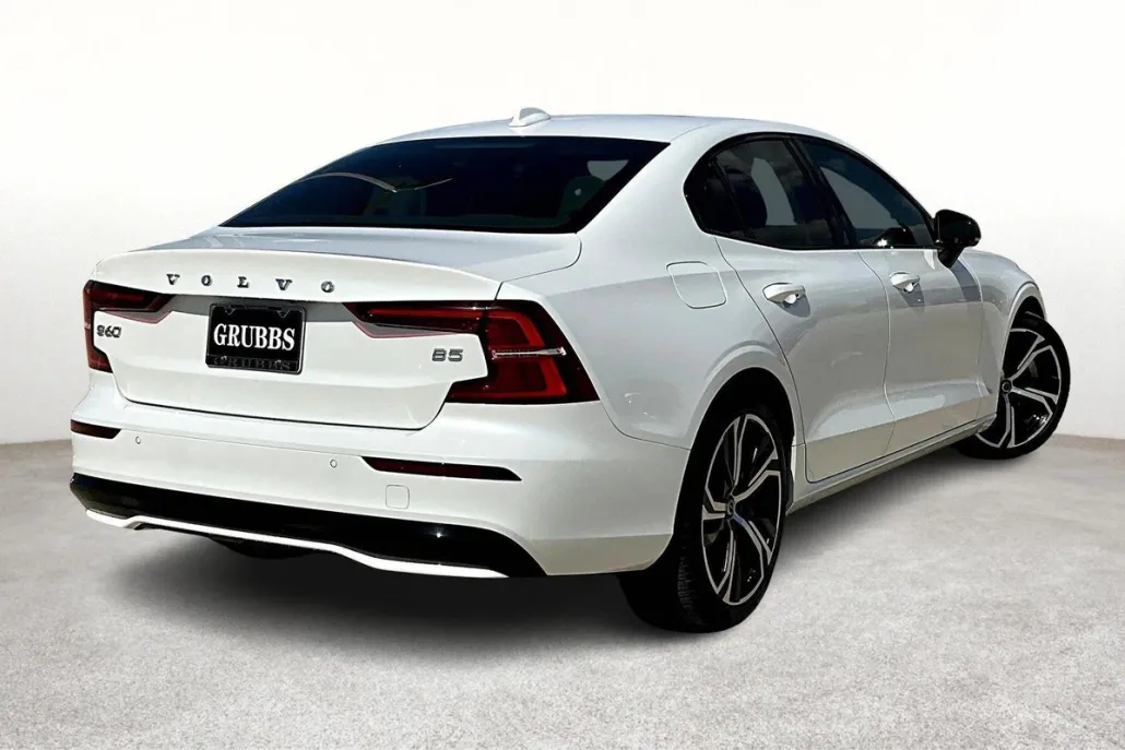 2023 Volvo S60 Core photo 1